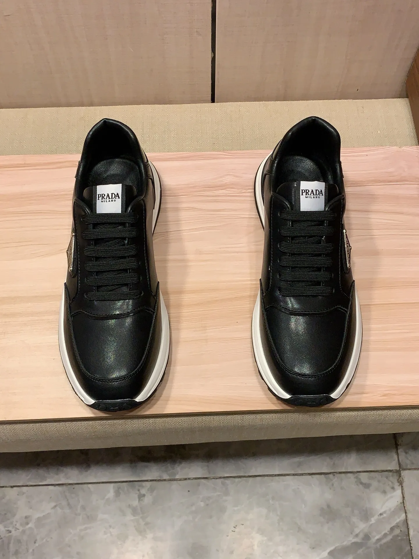 Men's Men's Shoes💰420💰💰🎩🎩[Lightning][Lightning] "PRADA*" The latest and most popular casual shoes, top brand [seduce] luxury~purchase, top~quality. [Strong] The upper is made of imported breathable cowhide with material ➕ breathable sheepskin feet (•) and fine workmanship. The original stylish and stylish soft rubber wear-resistant and non-slip outsole is light and comfortable on the feet. The real thing looks better when photographed. 122: code: 38-44, 2️⃣ colors selected